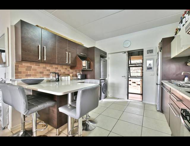 2 BEDROOM APARTMENT FOR SALE IN GLENVISTA